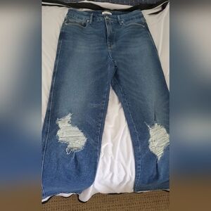 Good American 8/29 womens distressed light wash jeans.